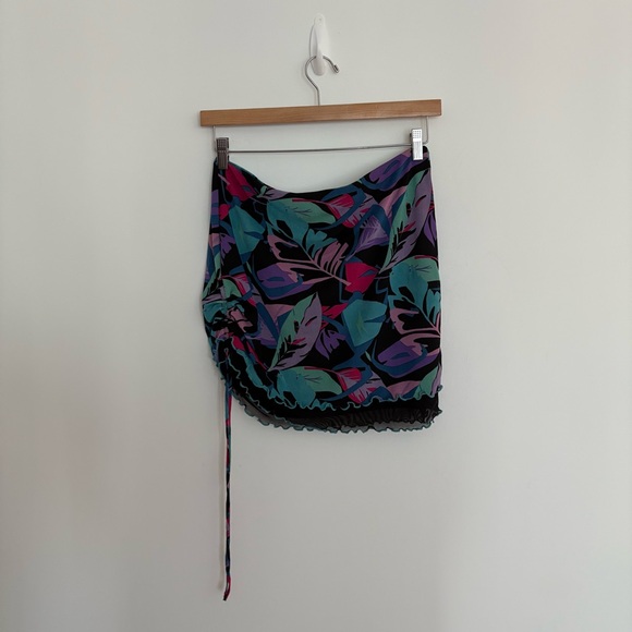 Wild Fable Womens Mesh Side Ruched Mini Skirt Large Black Tropical Leaf Print - Picture 5 of 16